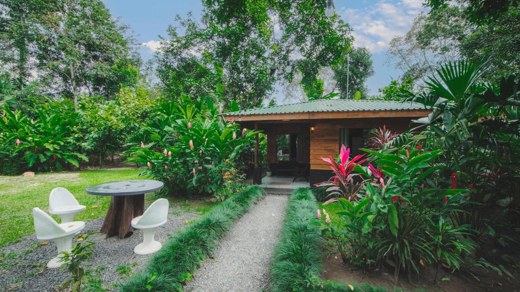 Eden Organic Farm & Bungalows La Fortuna Bagian luar foto